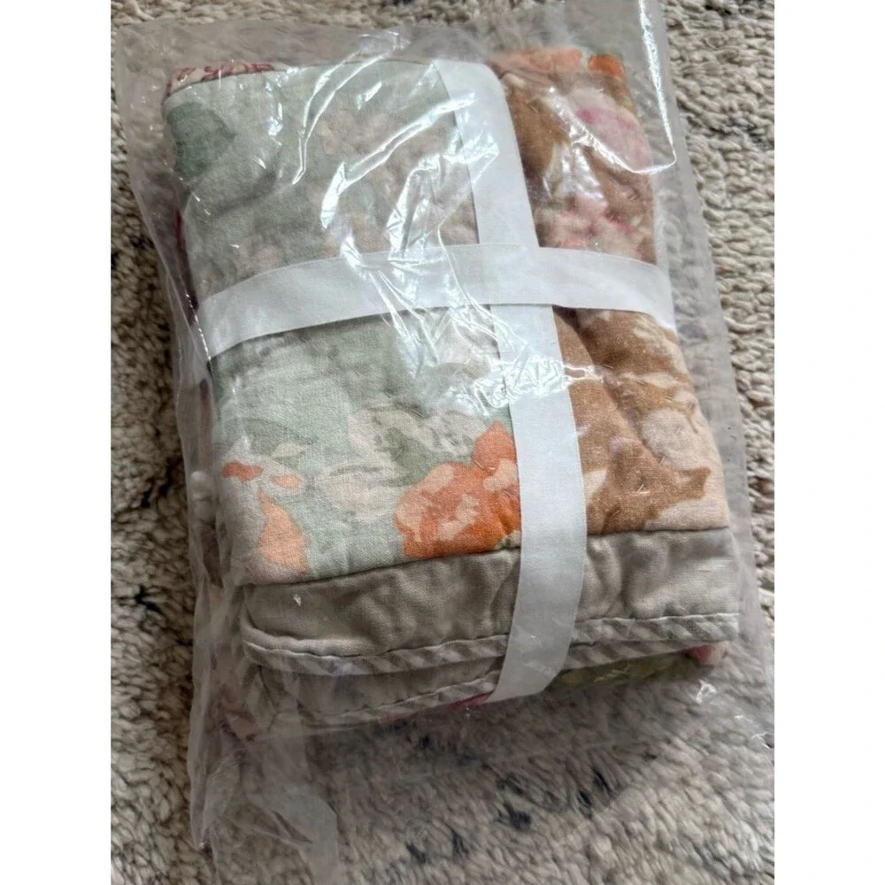 Pottery Barn Carolina Floral Patchwork Reversible Cotton Standard 26 X 20 Sham N